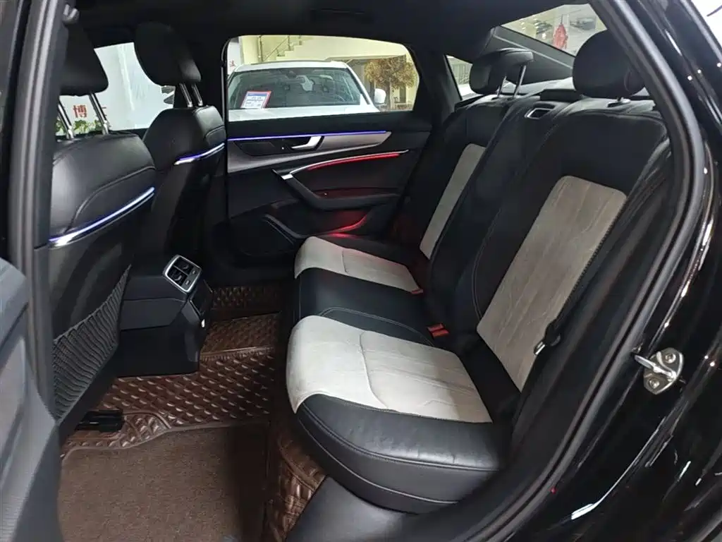 Audi A6L 2021 40 TFSI Luxury Sport фото 17
