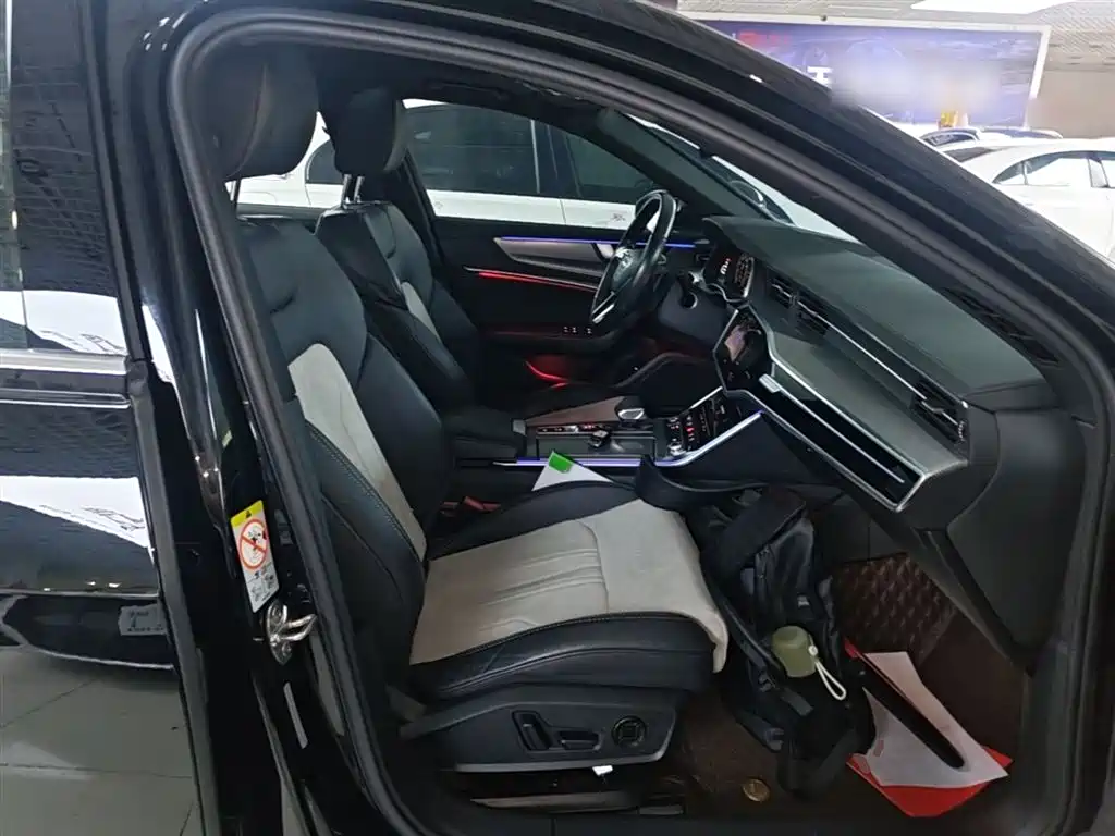 Audi A6L 2021 40 TFSI Luxury Sport фото 25
