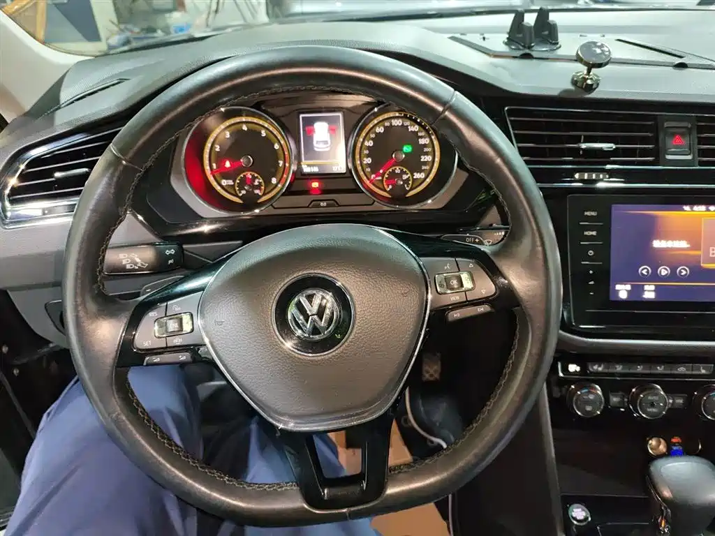 Volkswagen Tiguan L 2019 Facelift 330TSI Auto 2WD Smart Luxury China VI фото 11