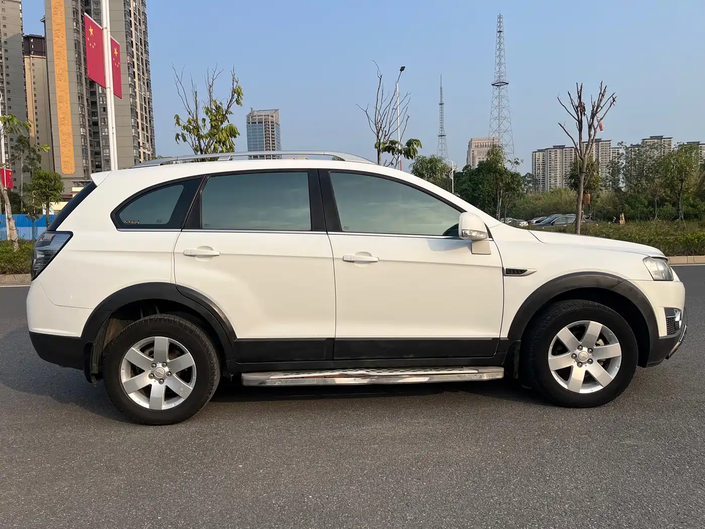 Chevrolet Captiva 2012 Model 2.4L 2WD Urban Edition 5-Seater фото 4