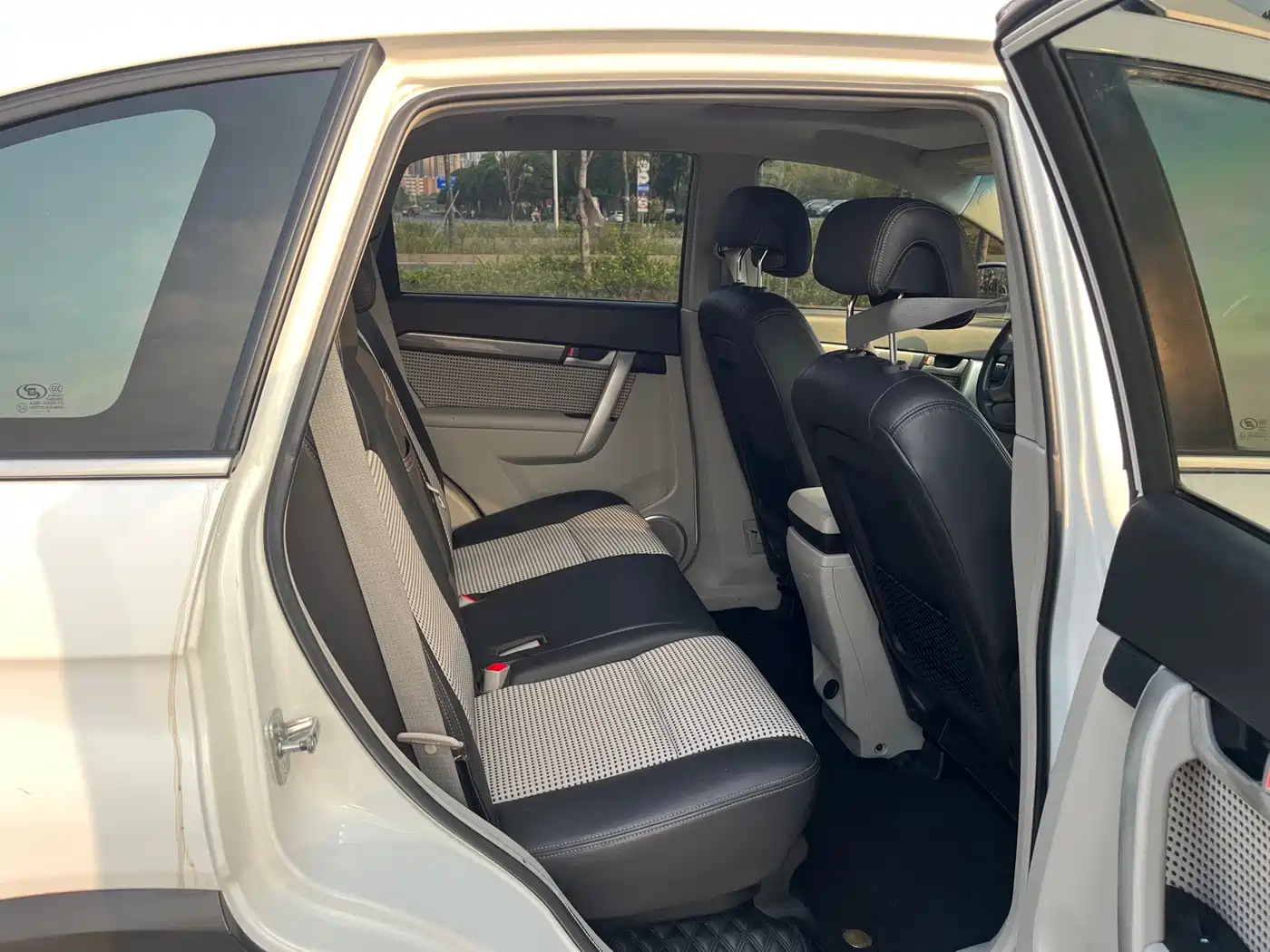 Chevrolet Captiva 2012 Model 2.4L 2WD Urban Edition 5-Seater фото 10