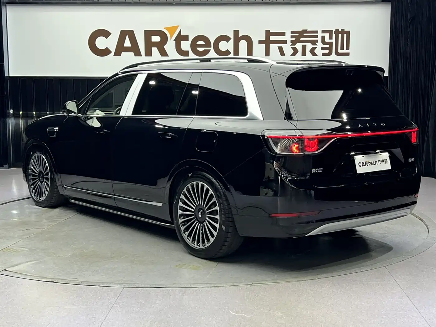AITO Wenjie AITO M9 2025 Extended Range Ultra 52kWh 6-Seater фото 5