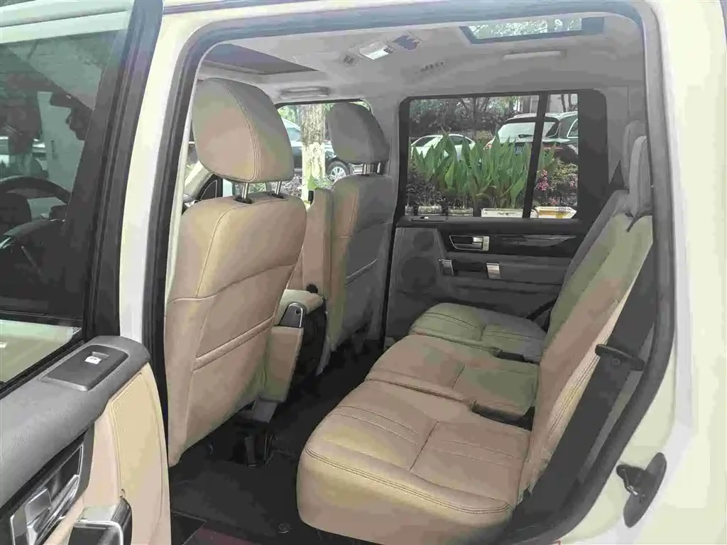 Land Rover Discovery 2014 3.0 SDV6 HSE Diesel фото 15