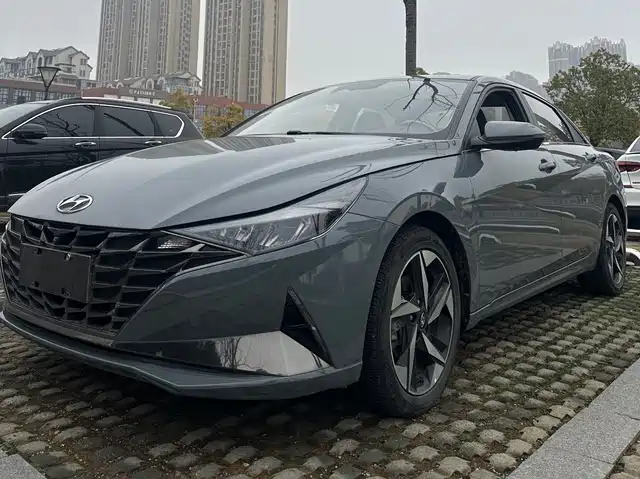 HYUNDAI ELANTRA