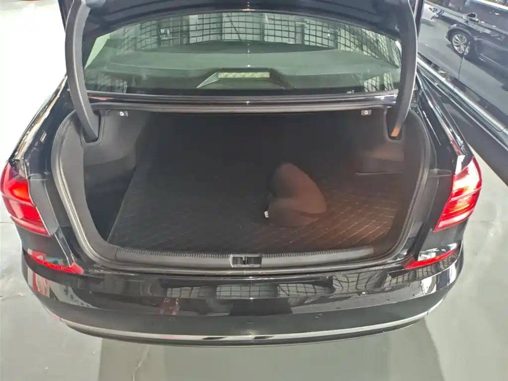 Volkswagen Passat 2017 280TSI DSG Prestige фото 19