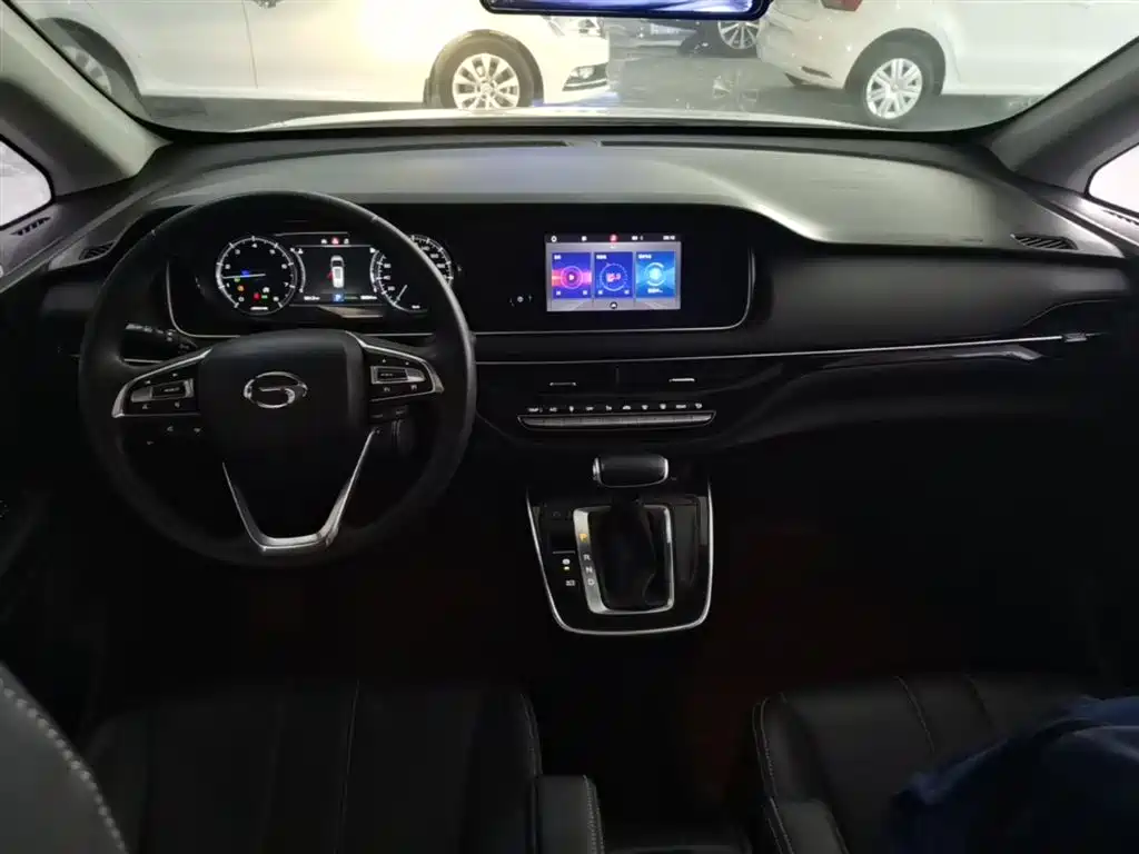 GAC Trumpchi Trumpchi M6 2021 270T DCT Luxury Edition (7-Seater) фото 10