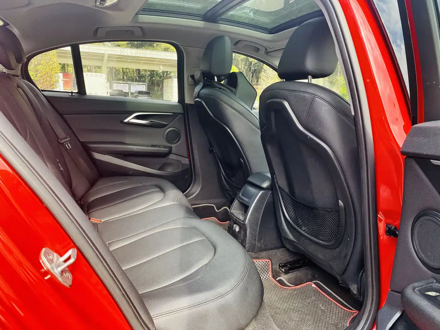 BMW 1 Series 2018 118i Sport Edition фото 14