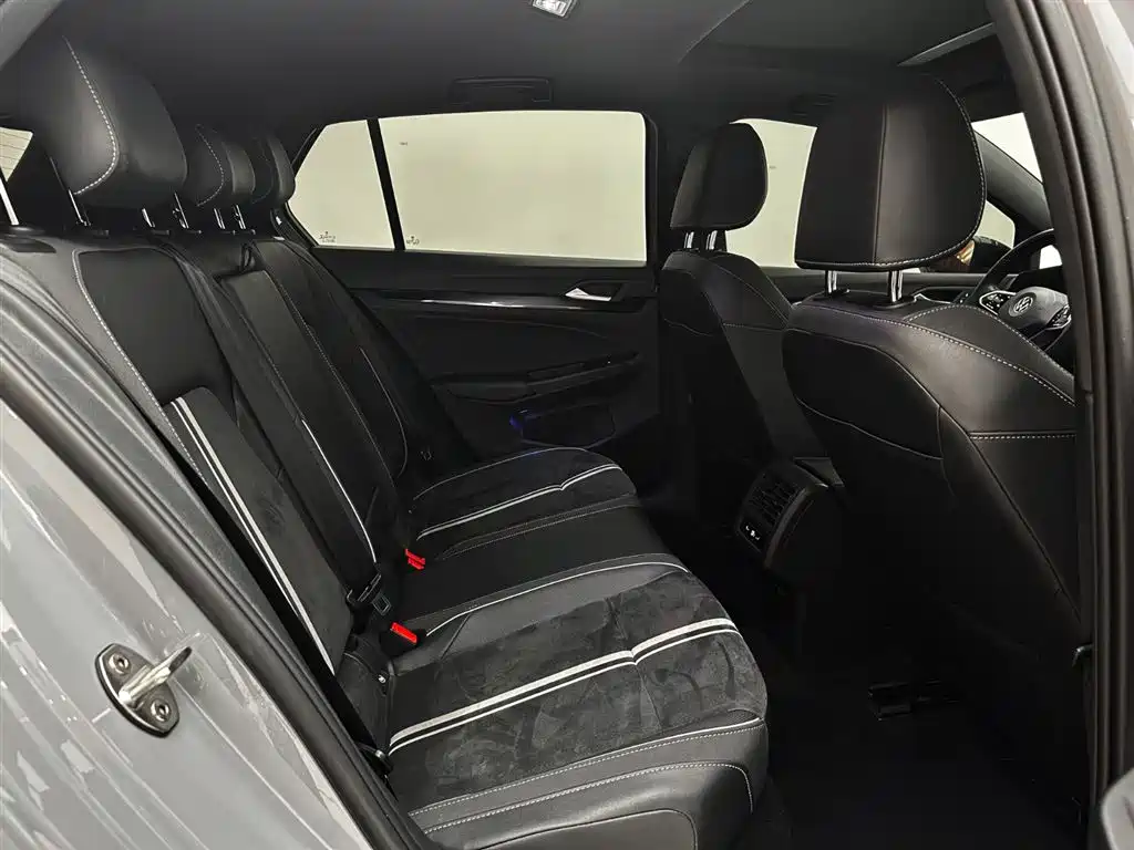 Volkswagen Golf 2021 280TSI DSG R-Line фото 23
