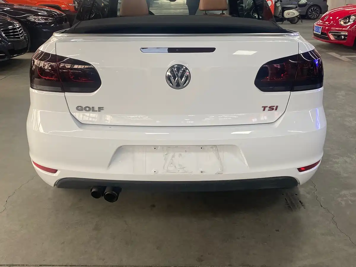 Volkswagen Golf (Import) 2012 1.4TSI Luxury Convertible Edition фото 6