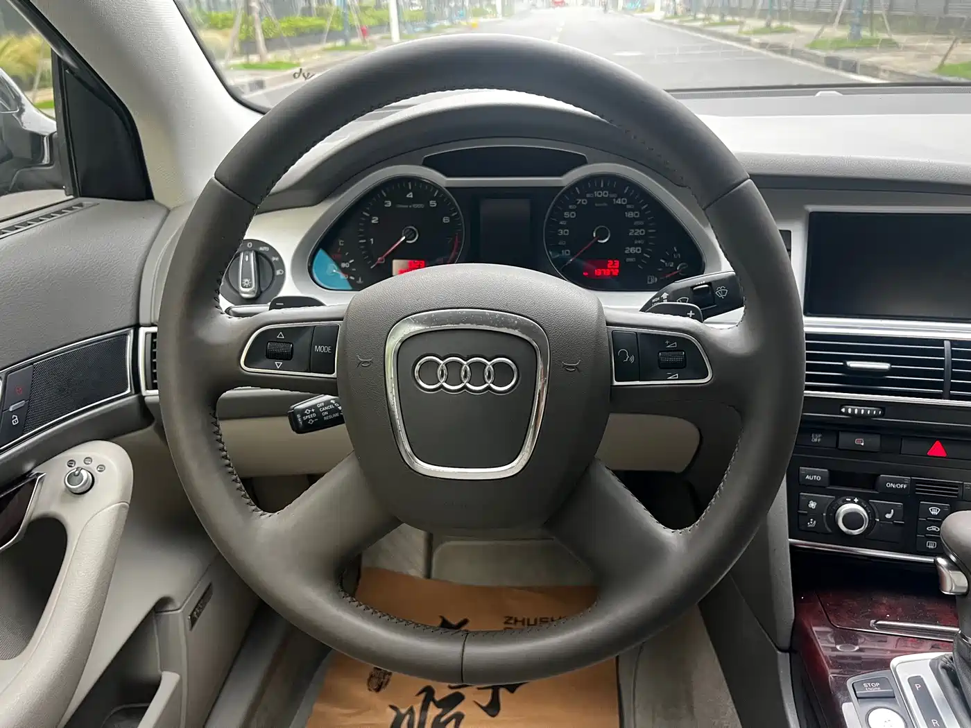 Фото 15 - Audi A6L