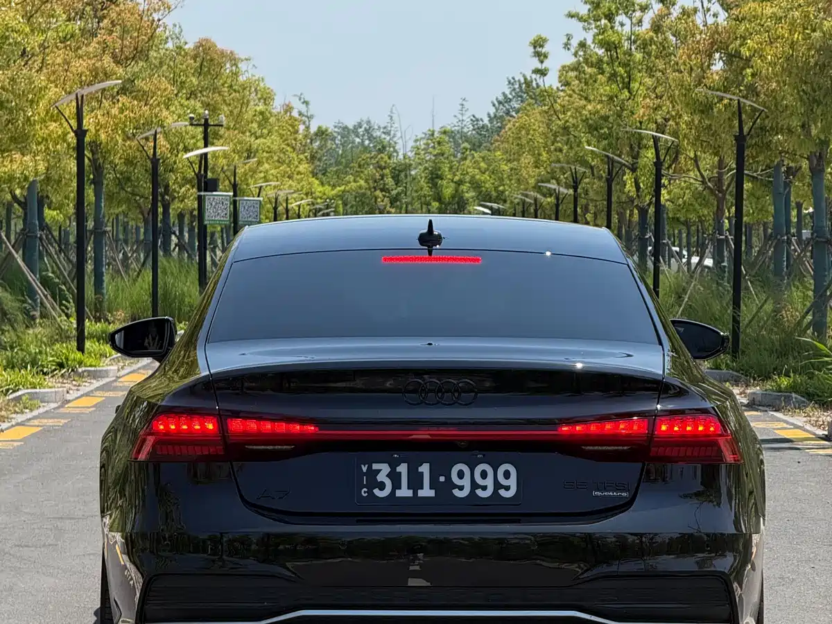 Audi A7L 2023 45 TFSI quattro S-line Black Warrior Edition фото 8