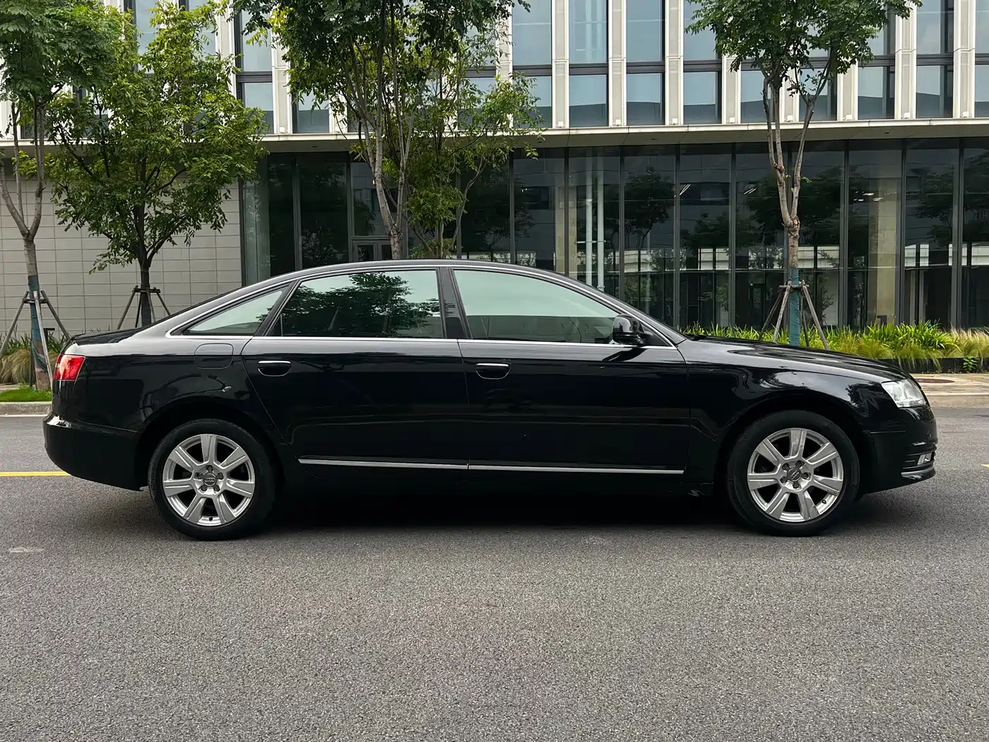 Фото 25 - Audi A6L