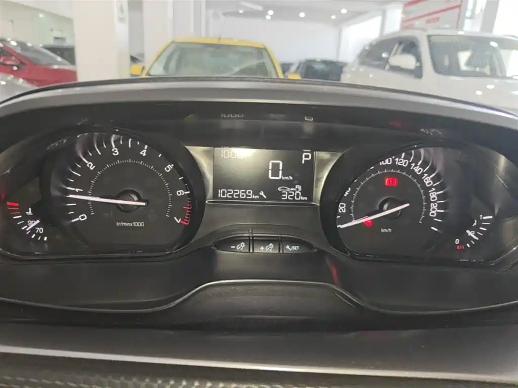 Peugeot 2008 2014 1.6L Automatic Trend Edition фото 12