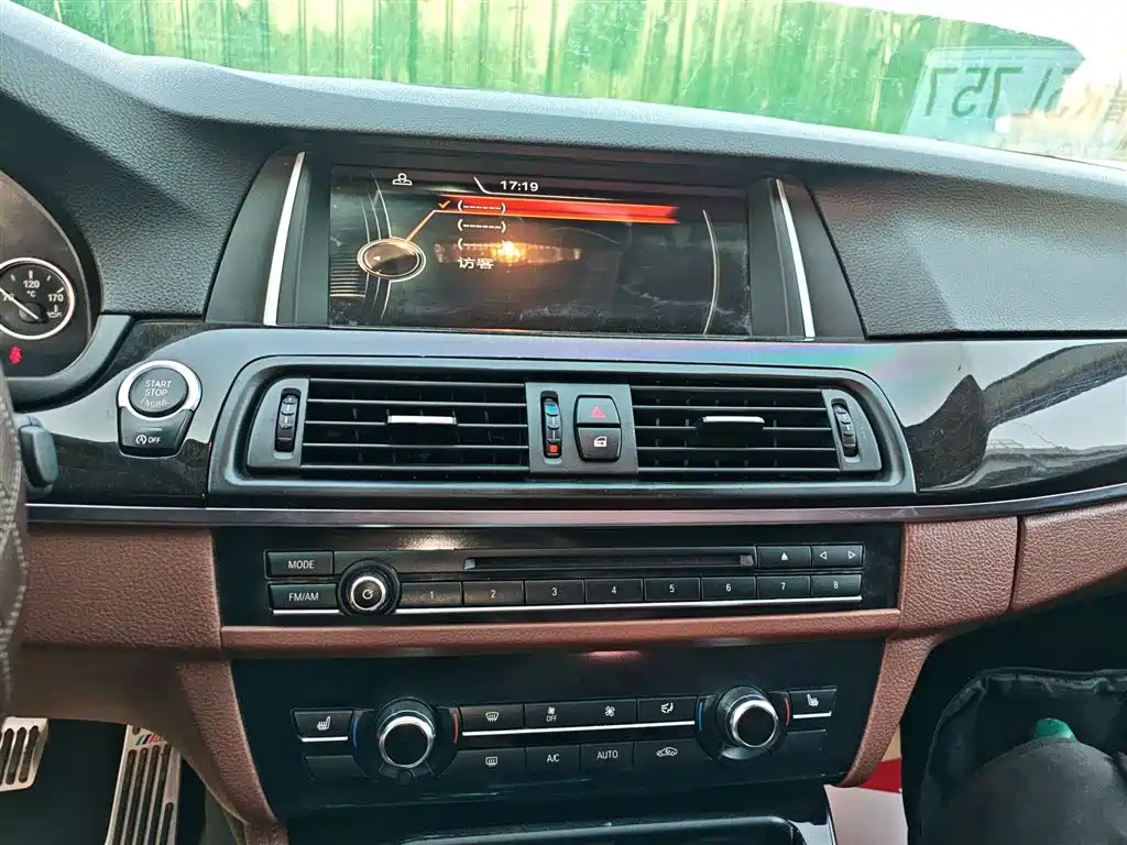 BMW 5 Series 2014 525Li Leading фото 9