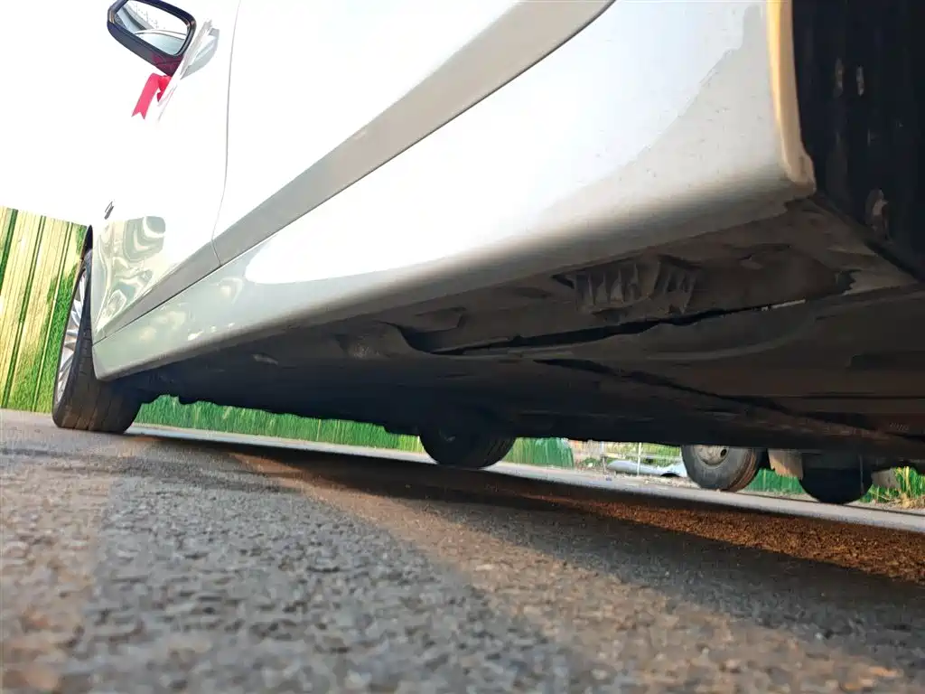 BMW 5 Series 2014 525Li Leading фото 21