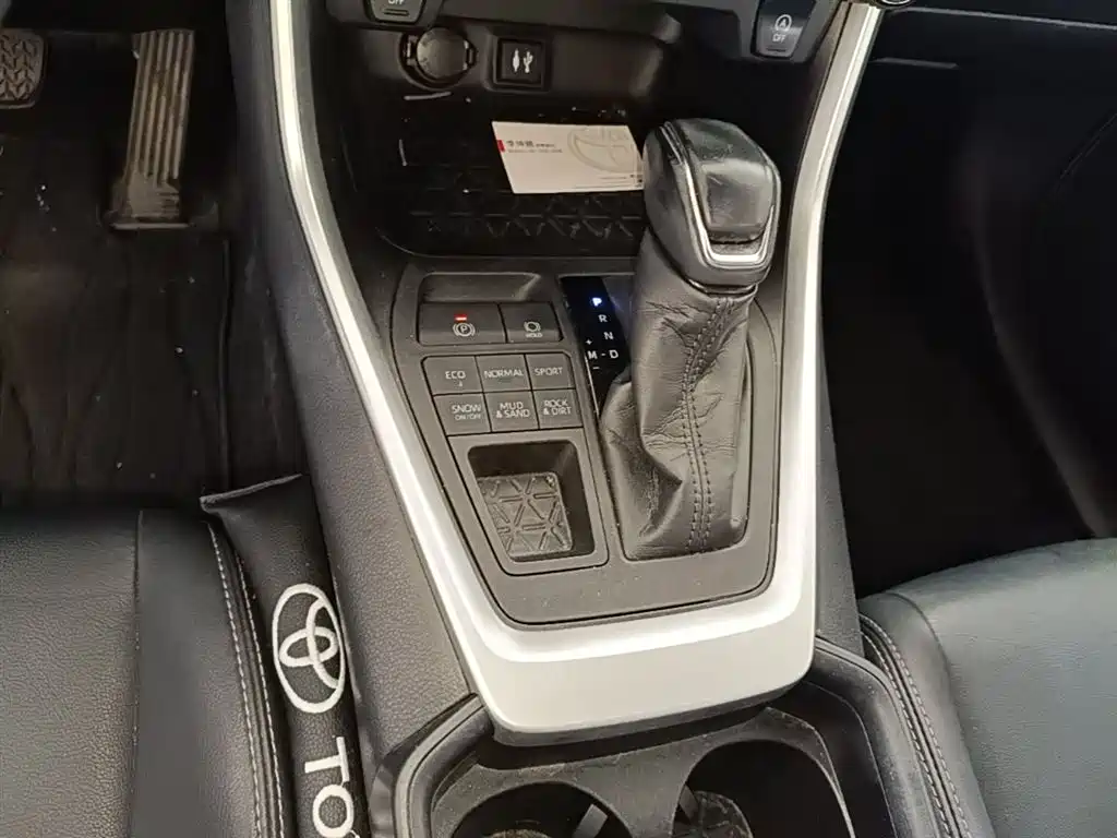 Toyota Wildlander 2021 2.0L CVT 4WD Luxury Edition фото 14
