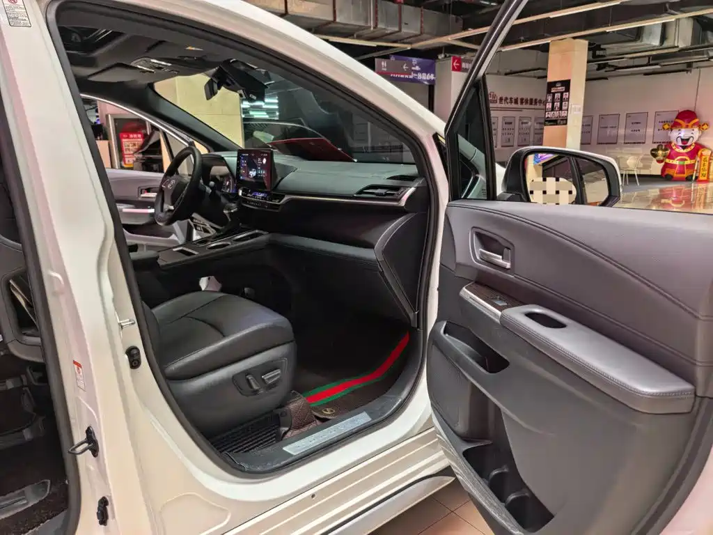 Фото 9 - Toyota Granvia