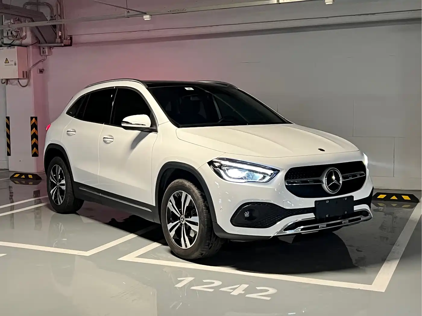 MERCEDES-BENZ GLA