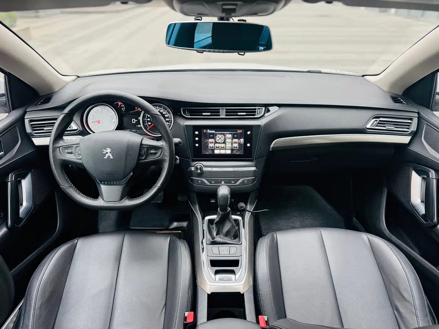 Peugeot 408 2015 Model 1.2T Automatic Luxury Edition фото 9