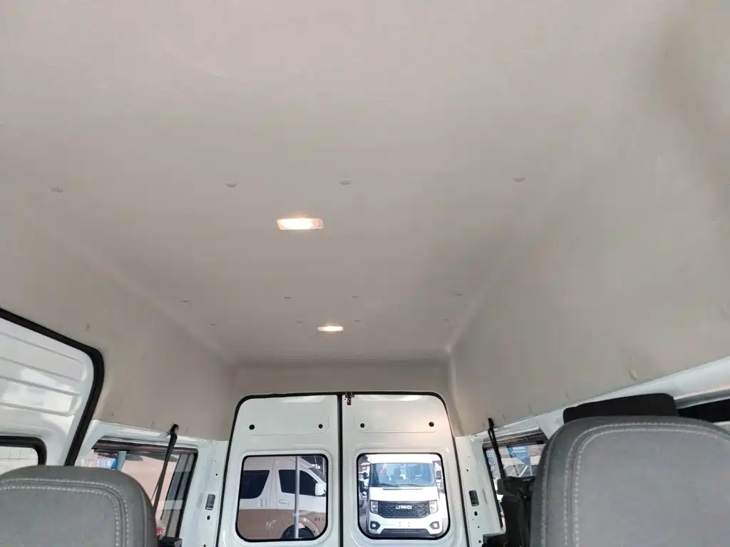 Jiangling JMC Fushun 2025 2025 Model 2.0T 6MT Diesel Medium Wheelbase Medium-High Roof Commercial MPV 7 Seats
