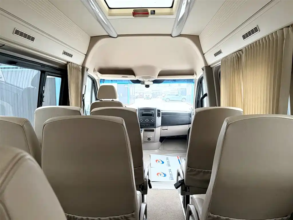 Mercedes-Benz Sprinter 2012 2.1T Zunlv Medium Wheelbase Edition фото 7