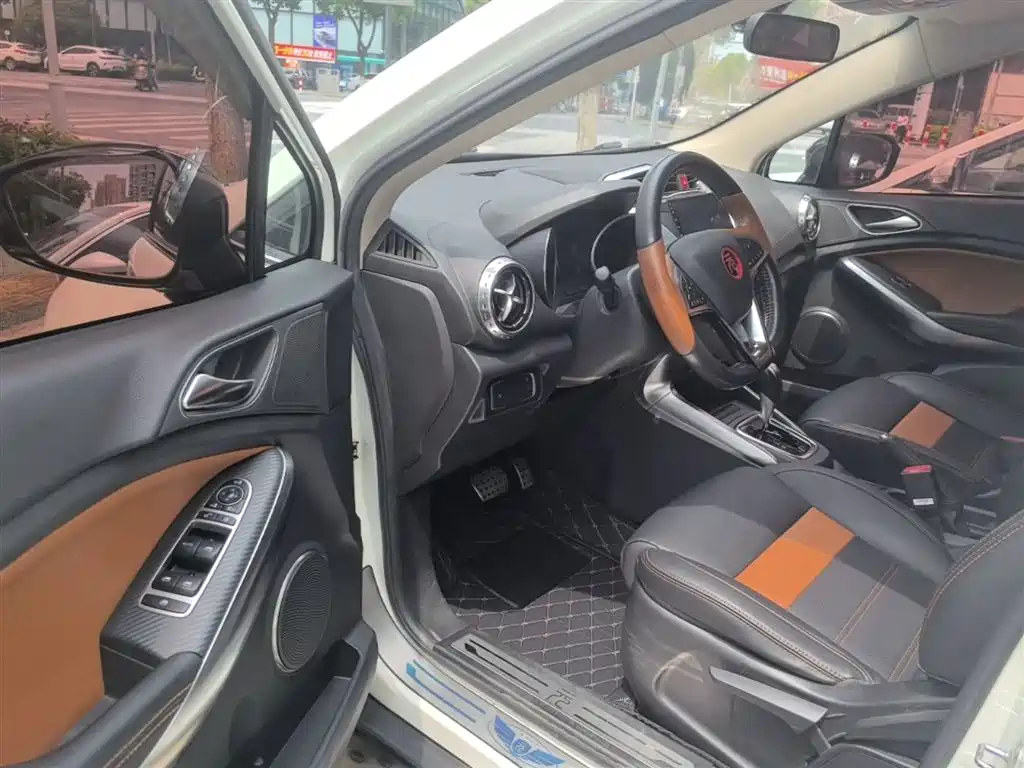 BYD Yuan 2016 1.5TID Automatic Luxury фото 16