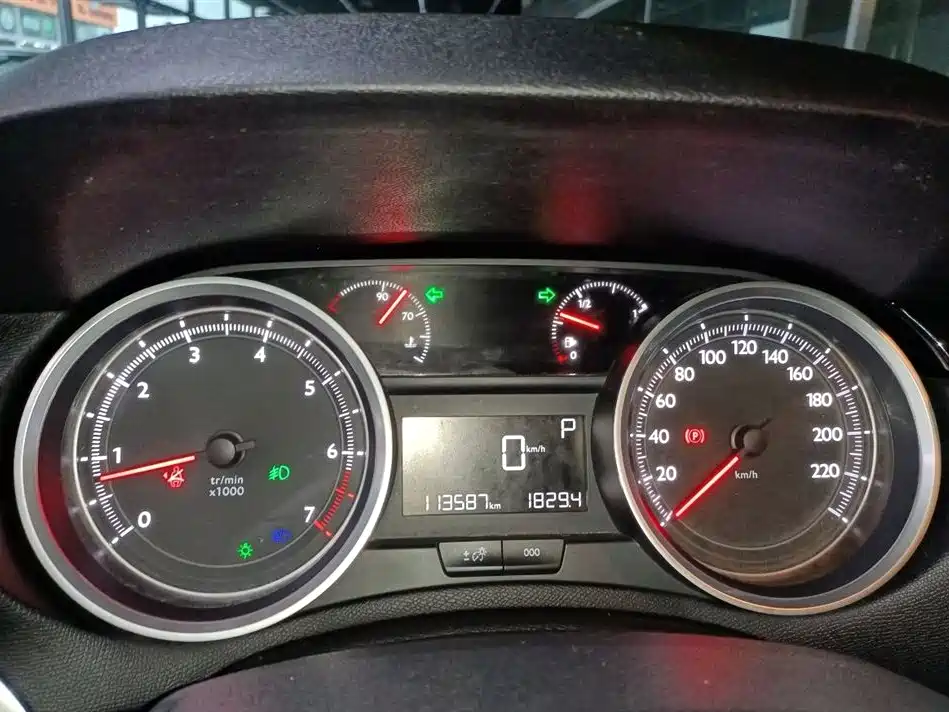 Peugeot 408 2015 Model 1.2T Automatic Luxury Edition фото 9