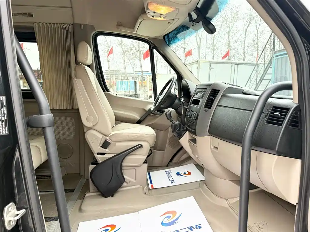 Mercedes-Benz Sprinter 2012 2.1T Zunlv Medium Wheelbase Edition фото 5