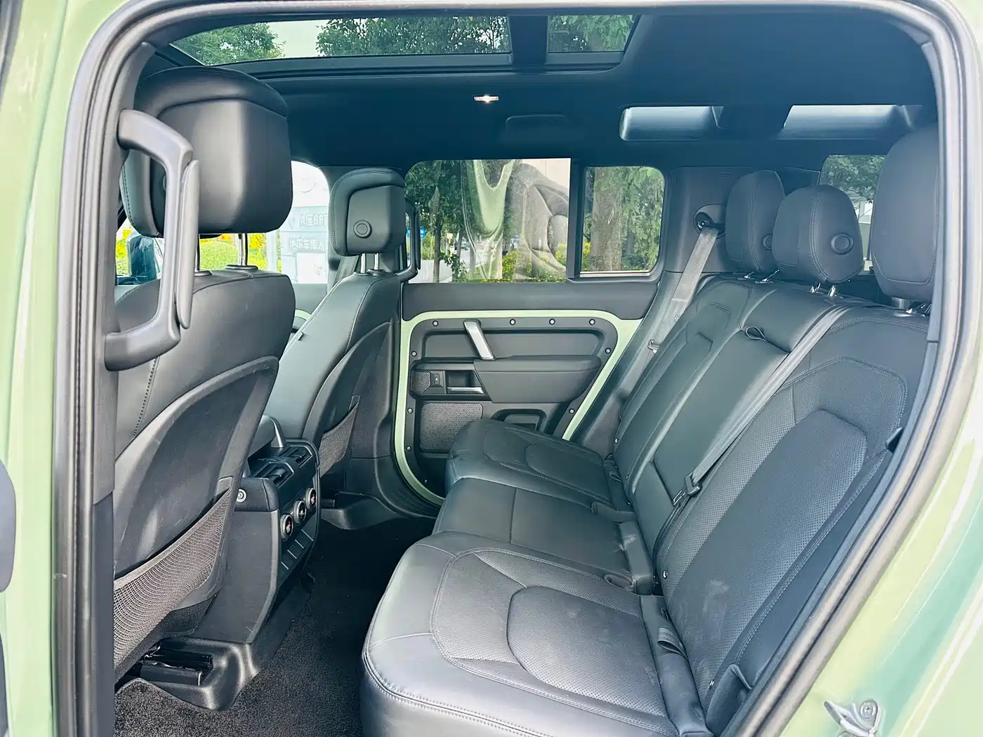 Фото 9 - Land Rover Defender