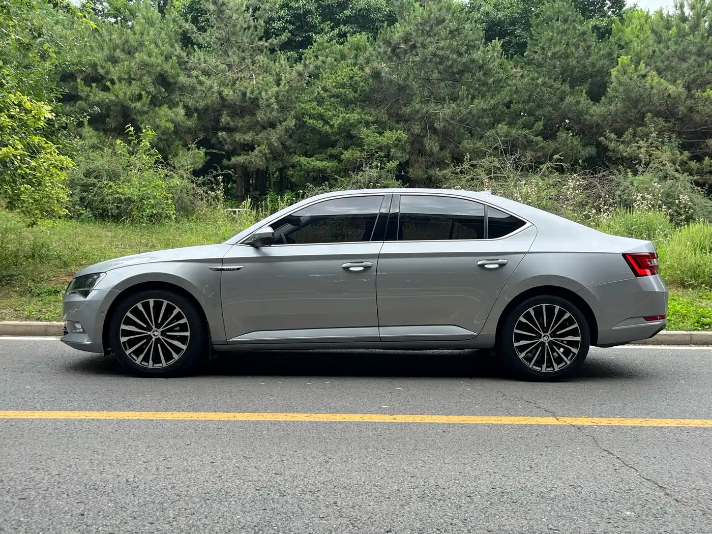 Škoda Superb 2016 TSI330 DSG Smart Edition фото 14