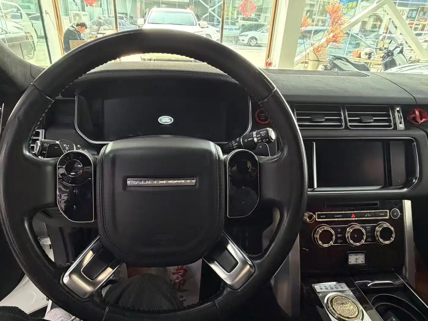 Land Rover Range Rover 2015 3.0 SC V6 Vogue SE Genesis Extended Edition фото 7