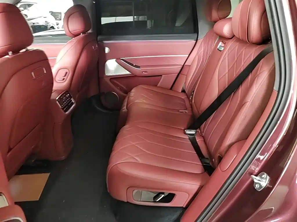 AITO Wenjie AITO M8 2025 Model Extended Range Ultra Edition 53.4kWh 5-Seater фото 17