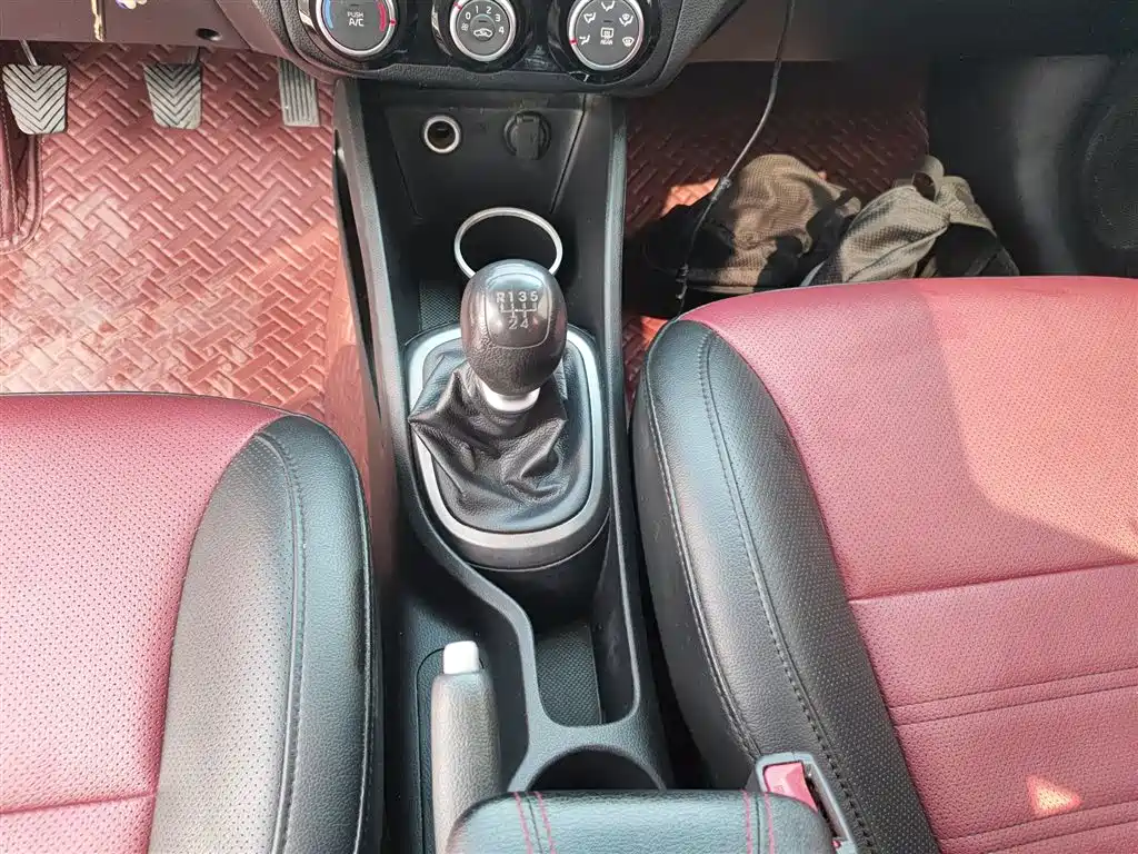 Kia K2 2015 Hatchback 1.4L MT GLS Cool Edition фото 10