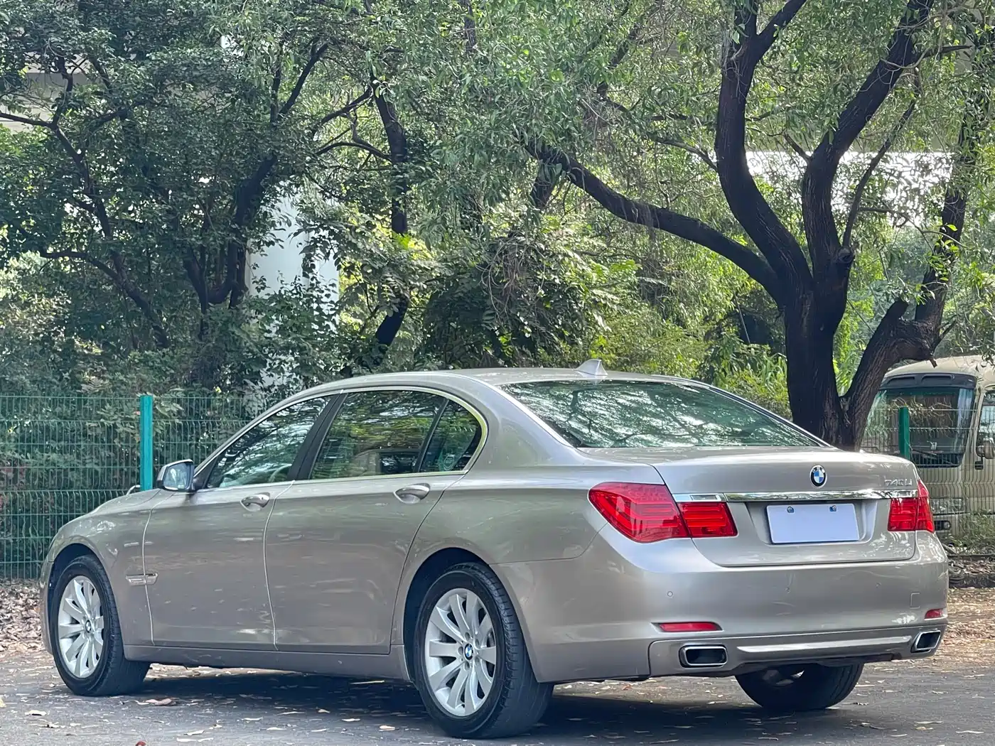 BMW 7 Series 2009 740Li Premium фото 6