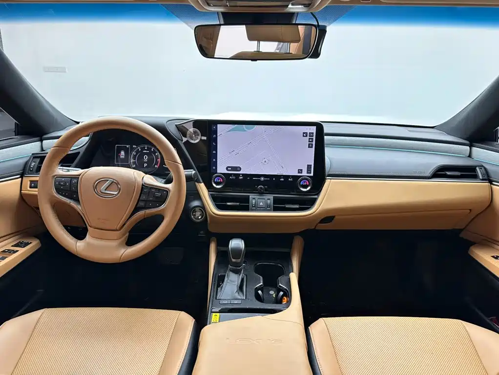 Фото 10 - Lexus ES