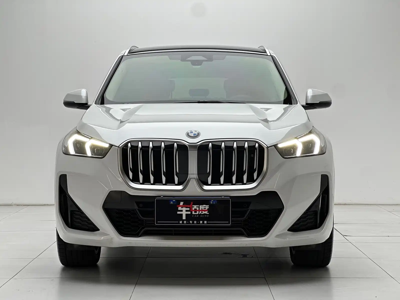 Фото 2 - BMW X1