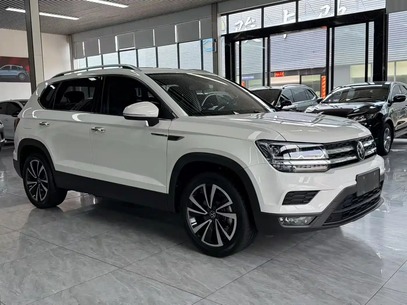 Volkswagen Tharu 2022 280TSI FWD Luxury Edition фото 4