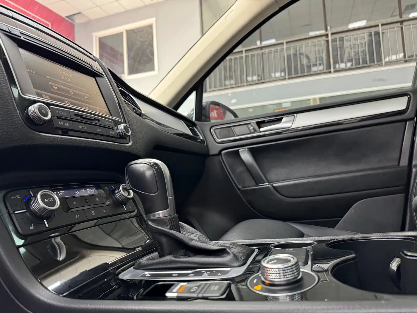 Volkswagen Touareg 2017 3.0TSI Starting Edition фото 9
