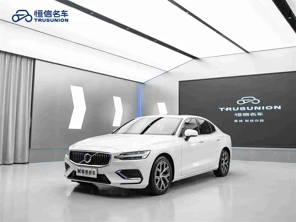 Volvo S60 2024 2025 B4 Smart Luxury Edition