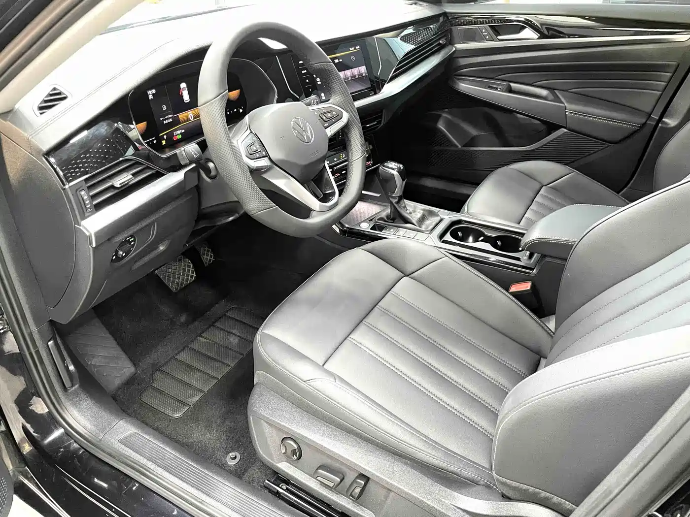 Volkswagen Passat 2023 280TSI Business Edition фото 7