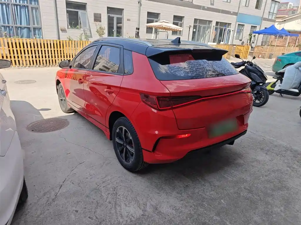 BYD E2