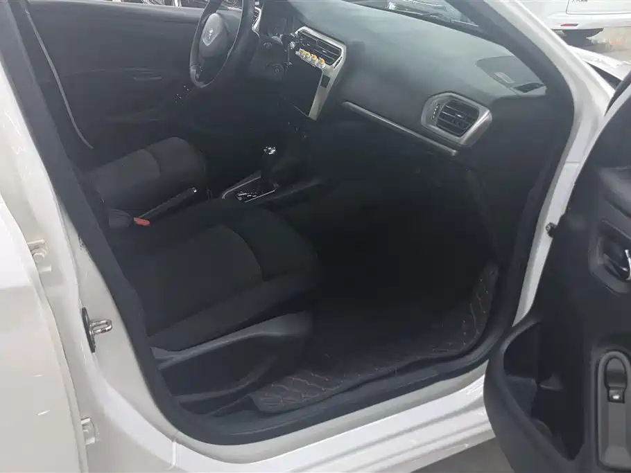 Peugeot 301 2014 1.6L Automatic Comfort Edition фото 8