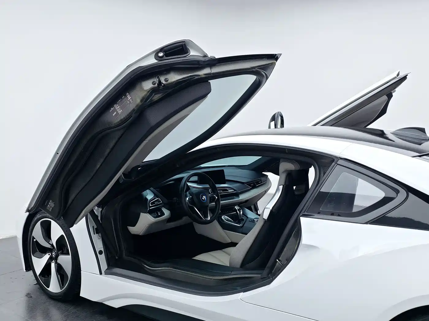 BMW i8 2014 Standard фото 29