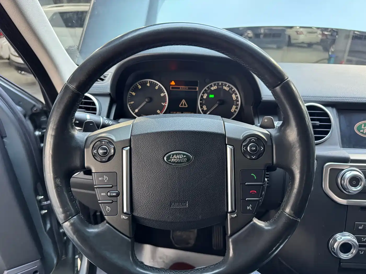 Land Rover Discovery 2016 3.0 SC V6 HSE фото 12