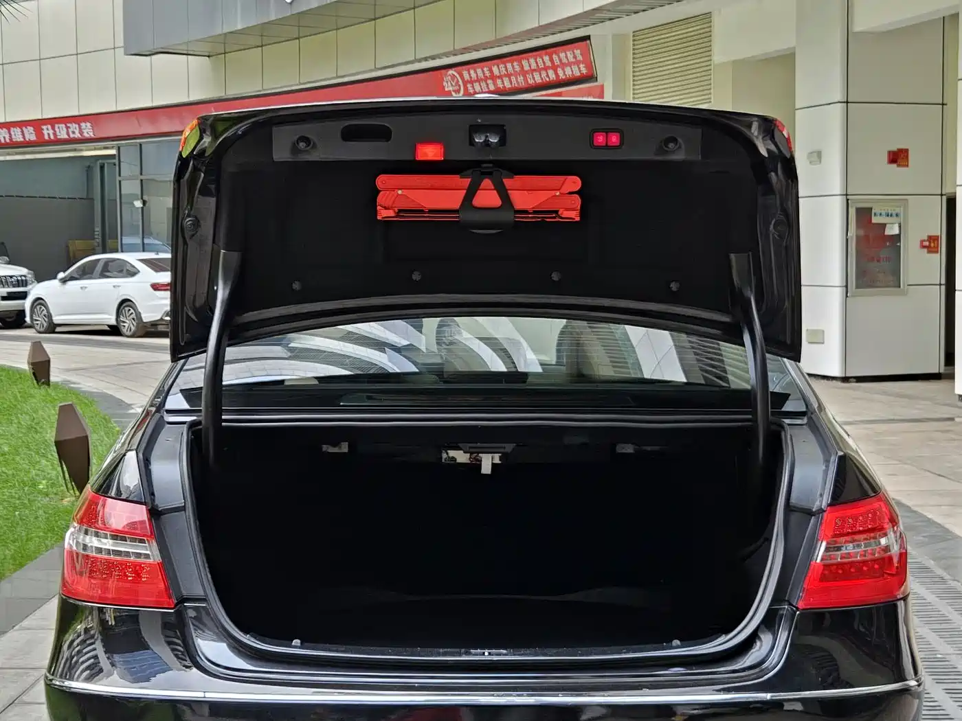Mercedes-Benz E-Class 2011 E 300 L Fashion Premium фото 26