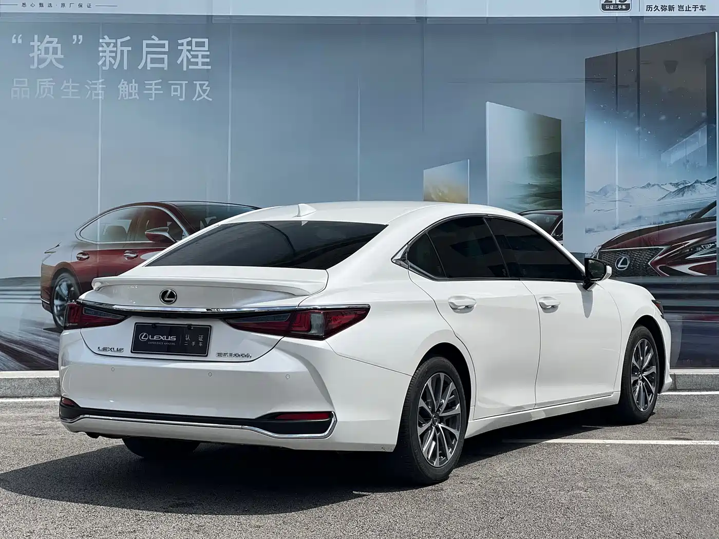Lexus ES 2022 300h Excellence Edition фото 7