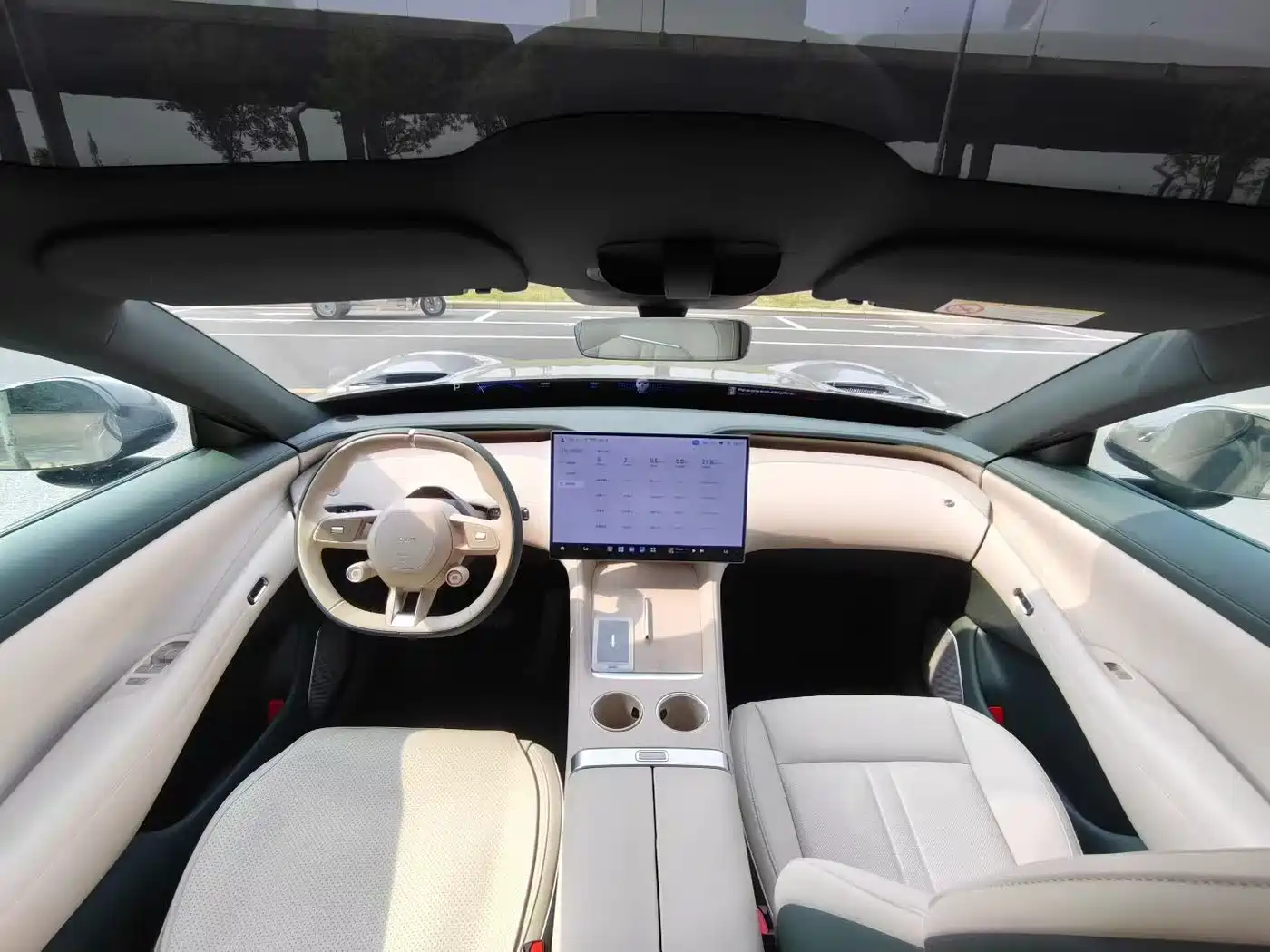 Xiaomi Auto Xiaomi YU7 2025 Extended Range RWD Edition фото 5