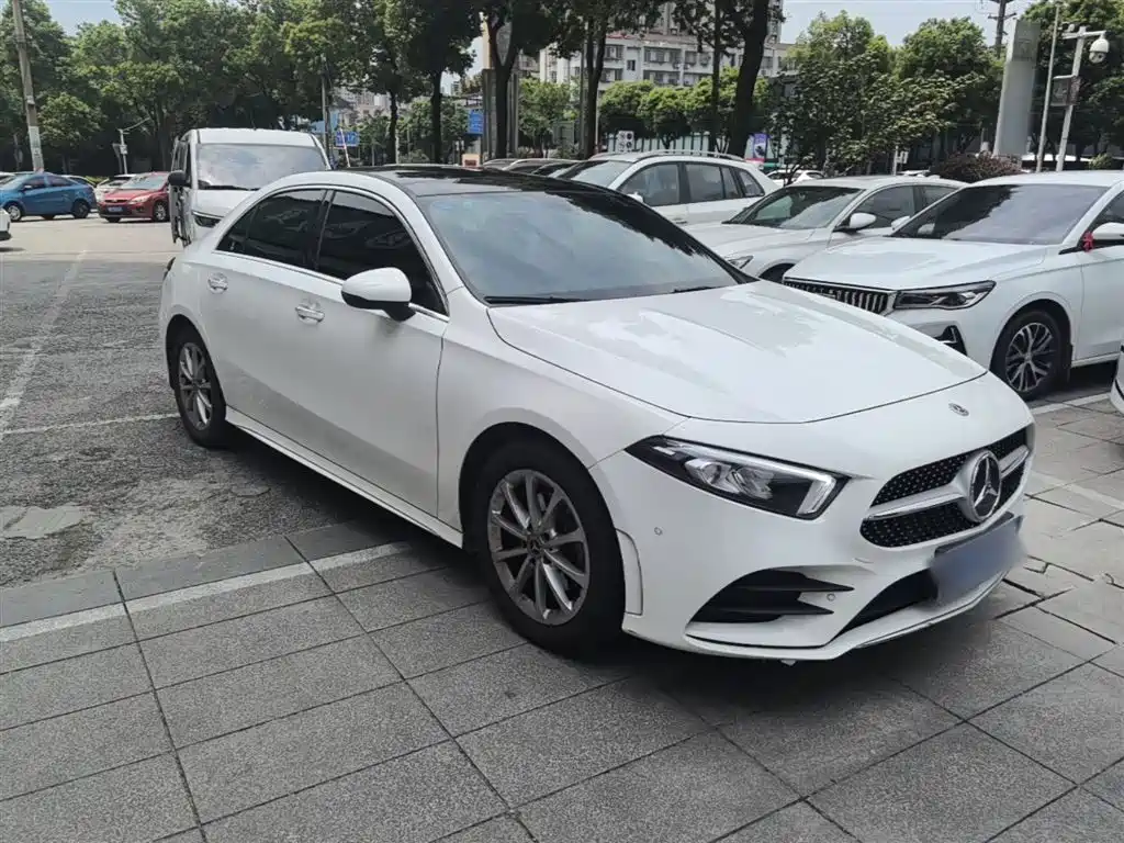 Mercedes-Benz A-Class 2019 A 200 L Sport Sedan фото 4