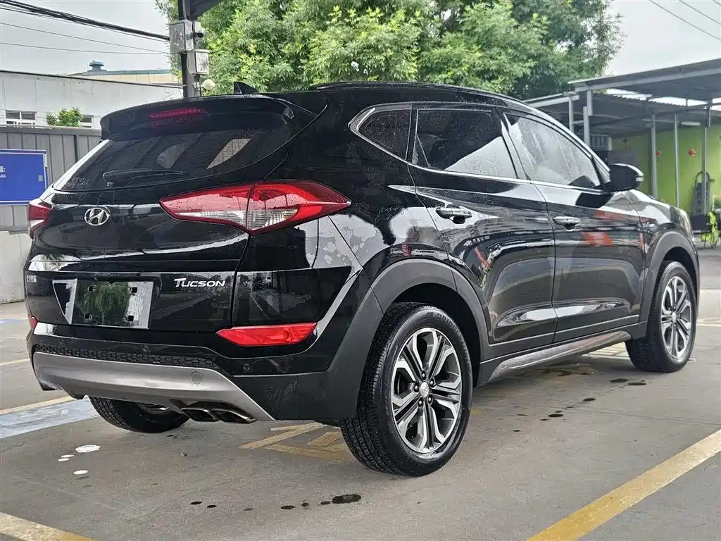 Hyundai Tucson 2015 1.6T Dual Clutch 2WD Leading фото 3