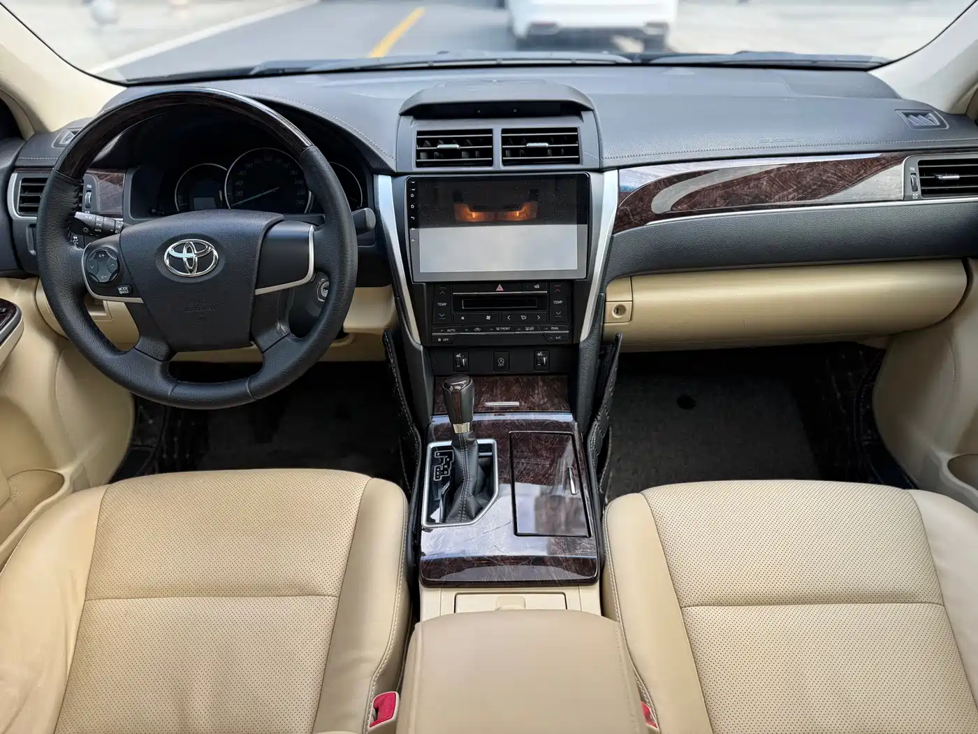 Toyota Camry 2016 2.0G 10th Anniversary Leading Edition фото 8